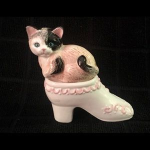 Vintage Cat/Shoe Salt & Pepper Shakers by Mann